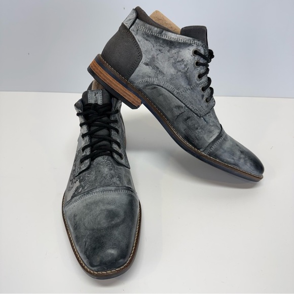 PARC CITY BOOT CO. Men\'s Distressed Gray Chukka Boots size 10